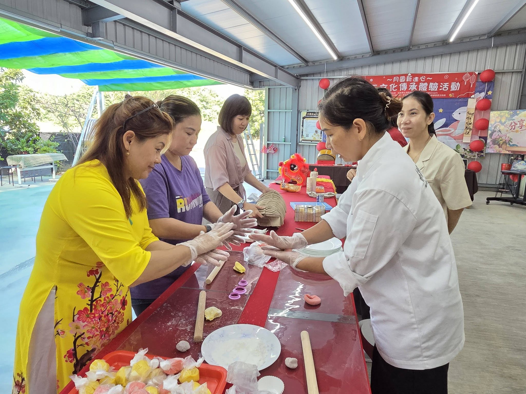 圖檔：大家做越南造型月餅
